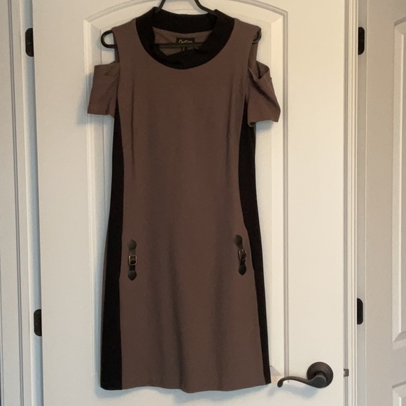 Cartise Cold Shoulder Dress - Picture 7 of 12